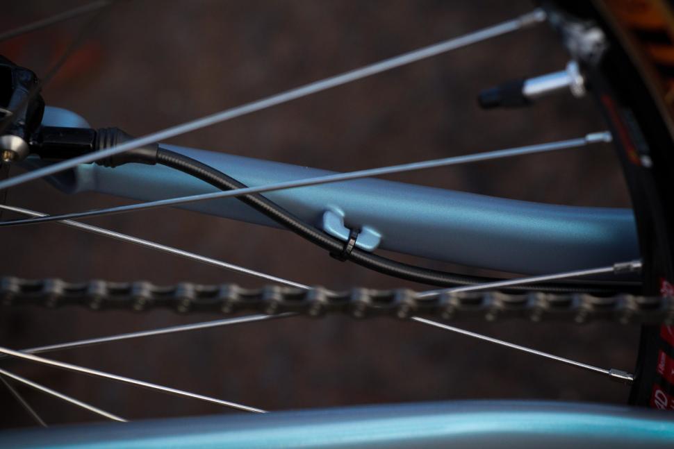 Vitus Substance V2 Apex - cable route 2.jpg