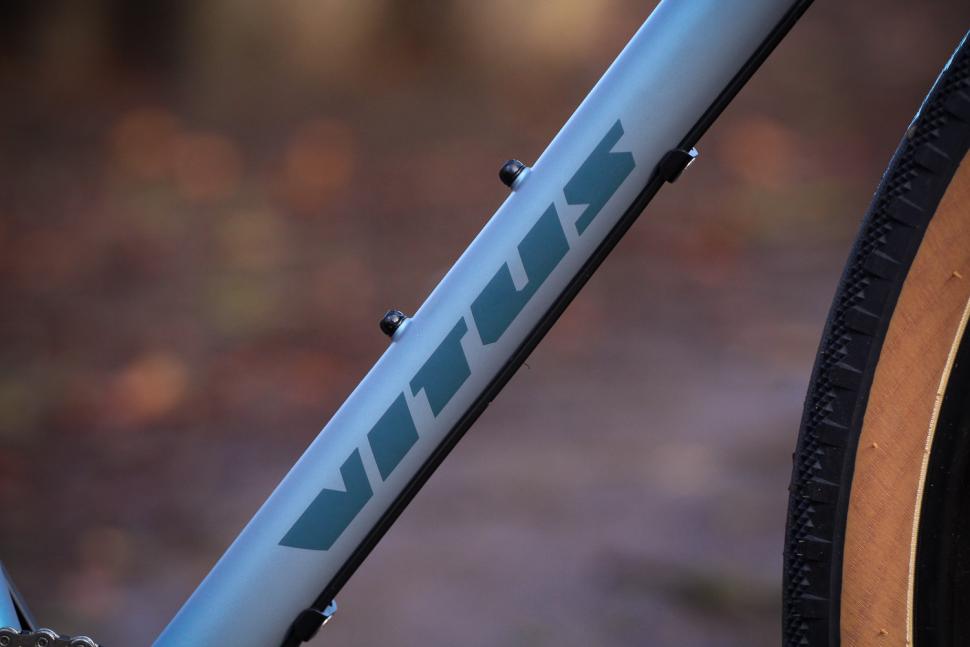 Vitus Substance V2 Apex - down tube.jpg