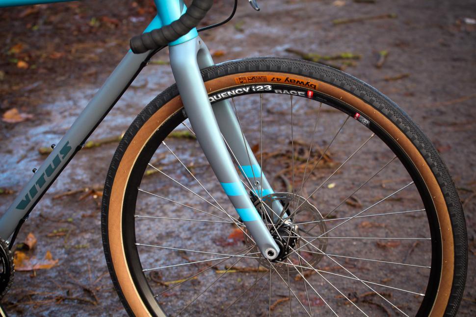 Vitus Substance V2 Apex - fork.jpg