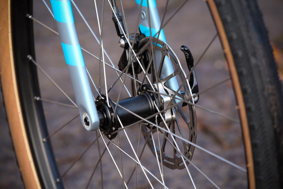 Vitus Substance V2 Apex - front hub.jpg