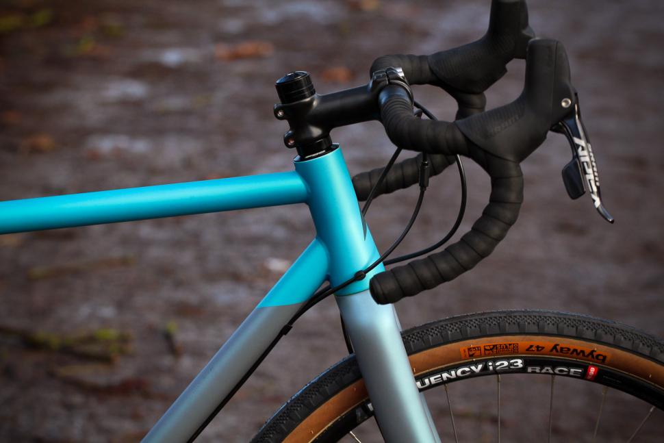 Vitus Substance V2 Apex - head tube.jpg