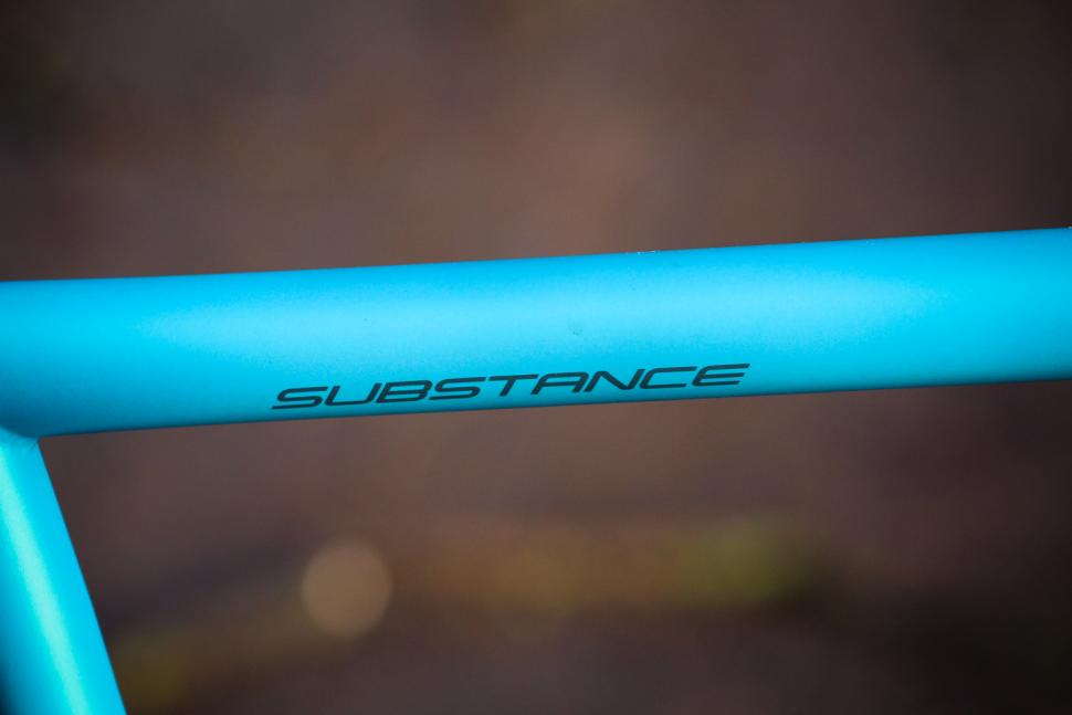 Vitus Substance V2 Apex - top tube detail.jpg