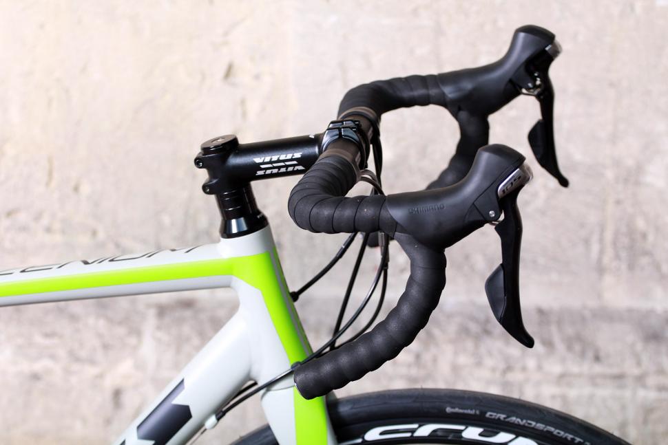 Vitus Zenium - bars.jpg
