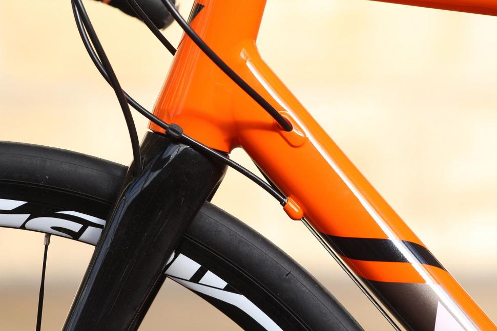 Vitus Zenium SL Disc - cable route 2.jpg
