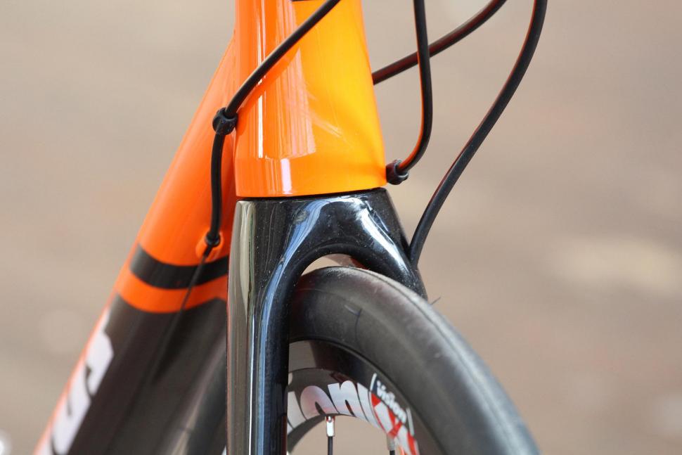 Vitus Zenium SL Disc - fork clearance.jpg