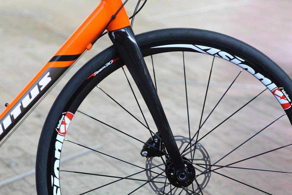 Vitus Zenium SL Disc - fork.jpg