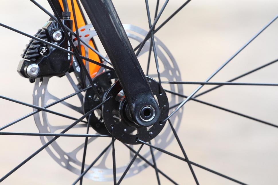 Vitus Zenium SL Disc - front axle.jpg