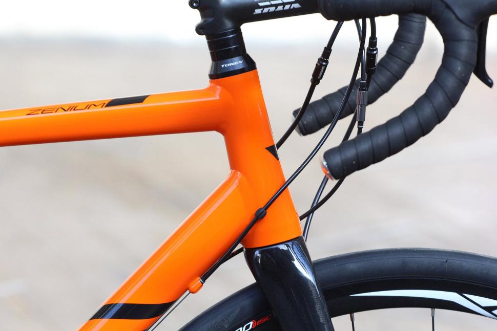Vitus Zenium SL Disc - head tube.jpg