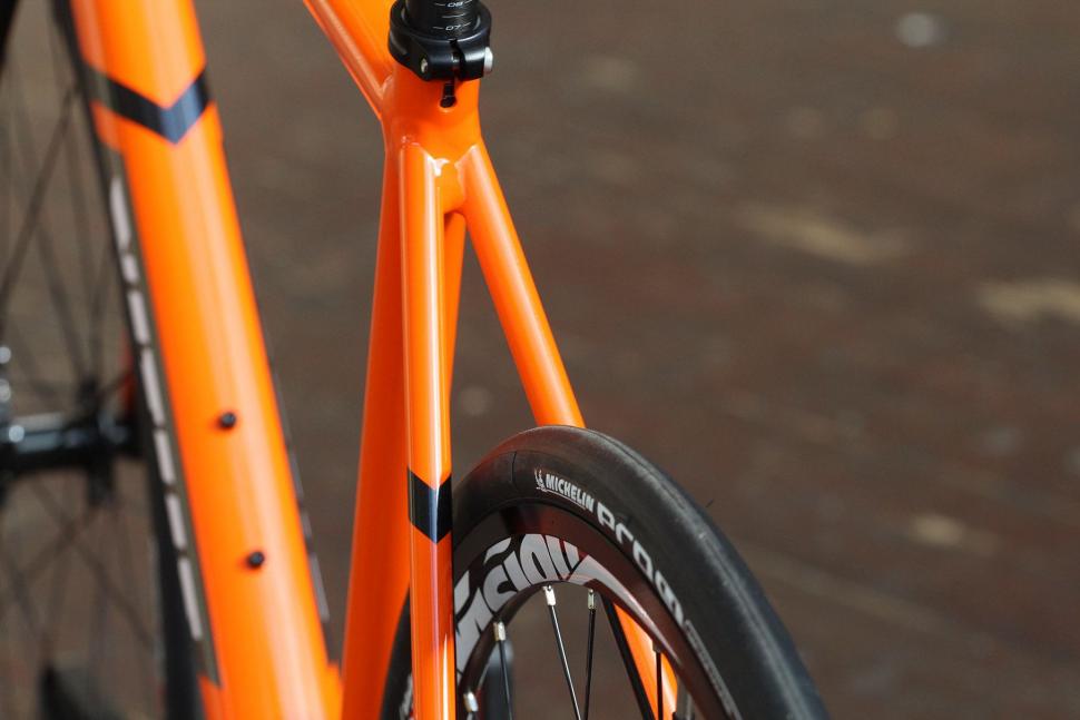 Vitus Zenium SL Disc - seat stays 2.jpg