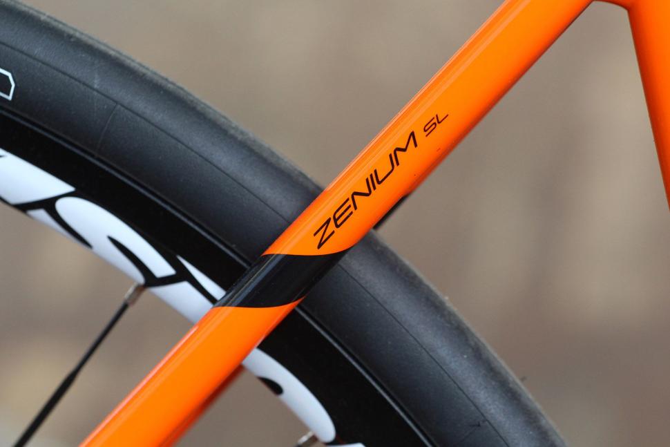 Vitus Zenium SL Disc - seat stays.jpg
