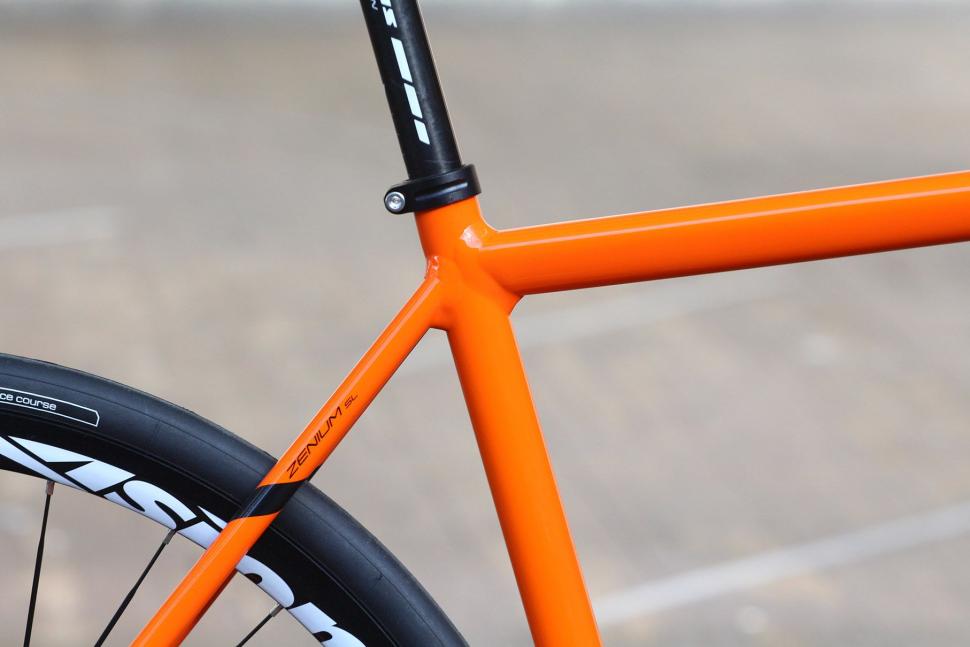 Vitus Zenium SL Disc - seat tube junction.jpg