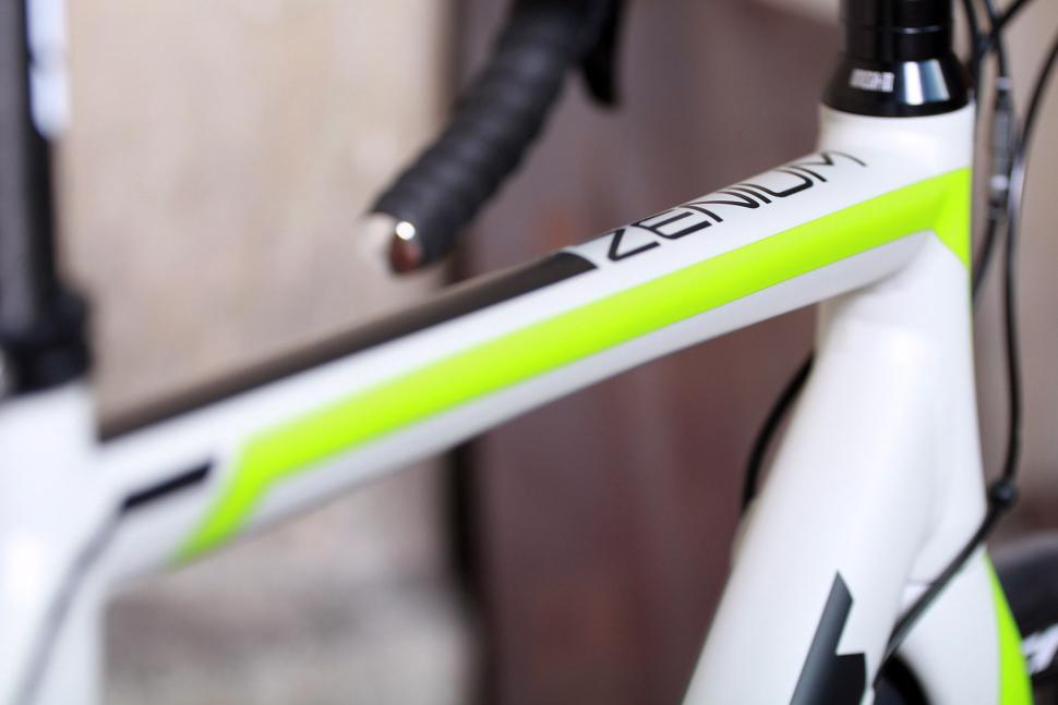 Vitus Zenium - top tube.jpg