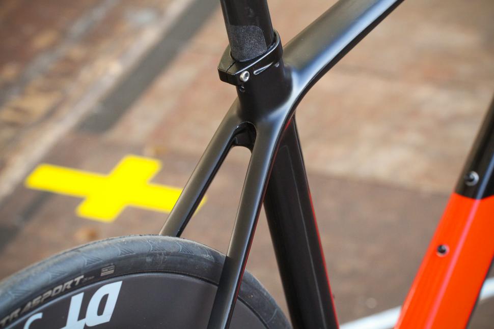 Vitus ZX-1 Team Aero Disc Dura-Ace - seat stays.jpg