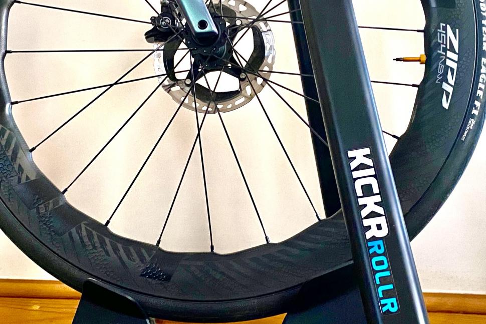 Wahoo Kickr Rollr Zipp wheel - 1 (2)