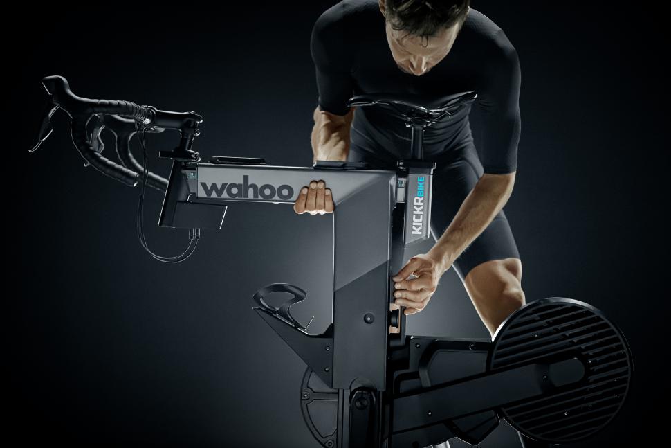 Wahoo_KICKR BIKE Adjustment