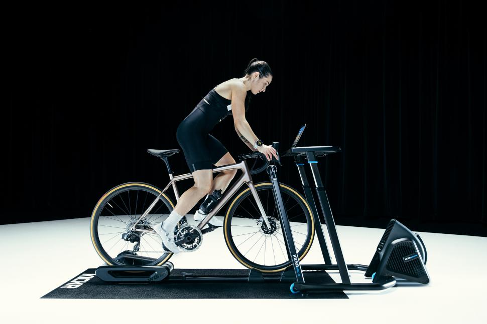 2022 Wahoo Kickr Rollr 6