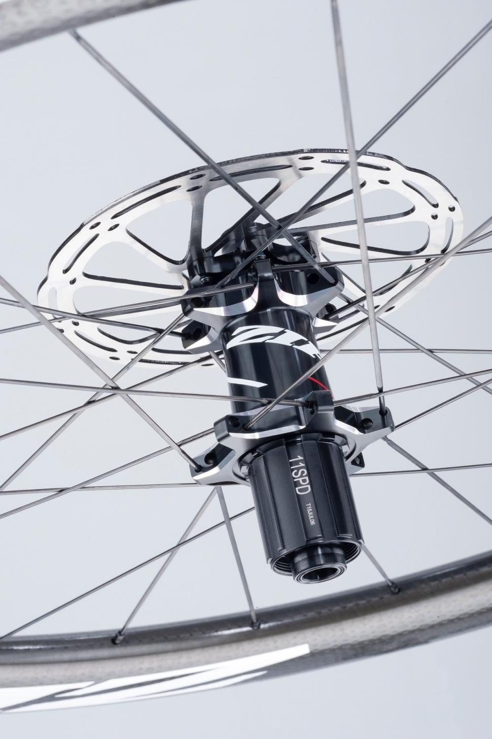 WH404_CC_DB_V2_700R_SR_11S_detail_WHT.jpg
