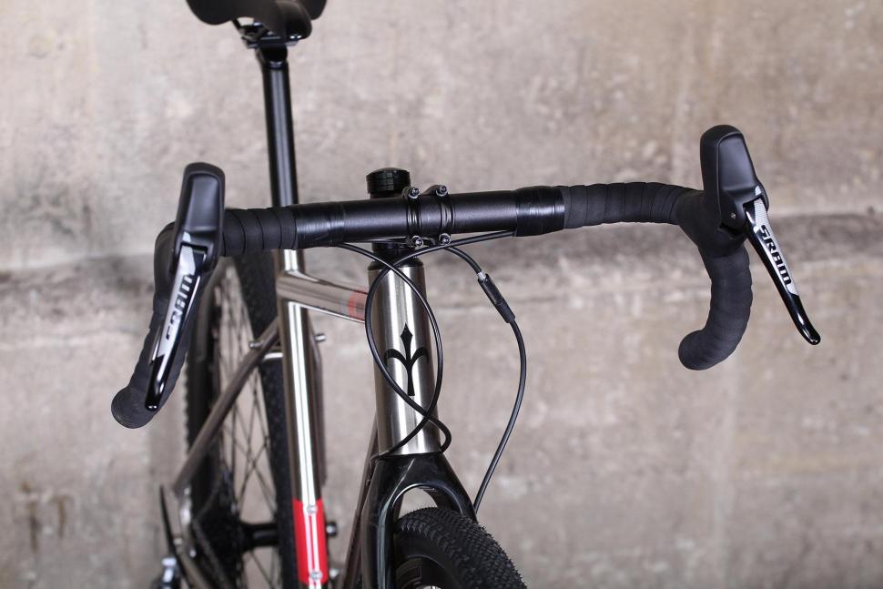 Wilier Jaroon - bars.jpg