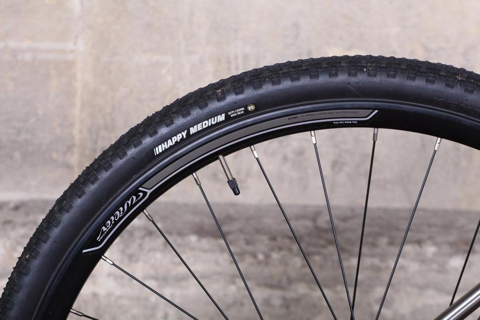 Wilier Jaroon - rim and tyre.jpg