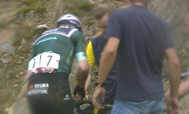 Wout van Aert crashes out of 2024 Vuelta (Eurosport)