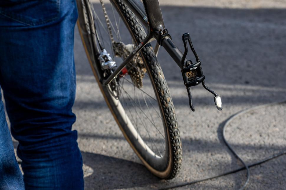 Wout van Aert's snapped saddle during 2024 Benidorm cyclocross World Cup (Renaud Breban)