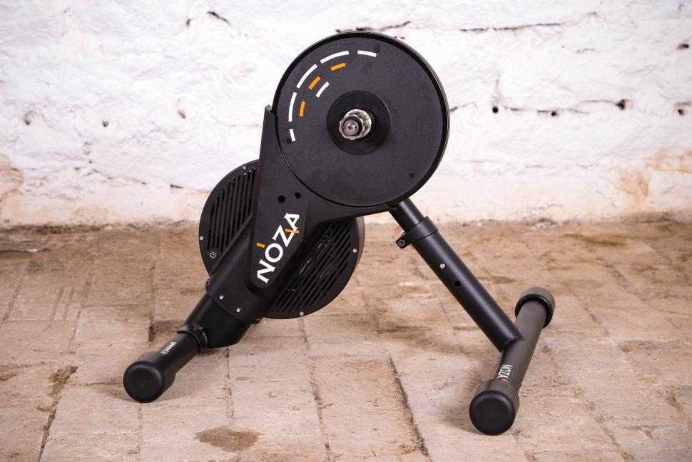 Xplova Noza S Smart Trainer 2.jpg
