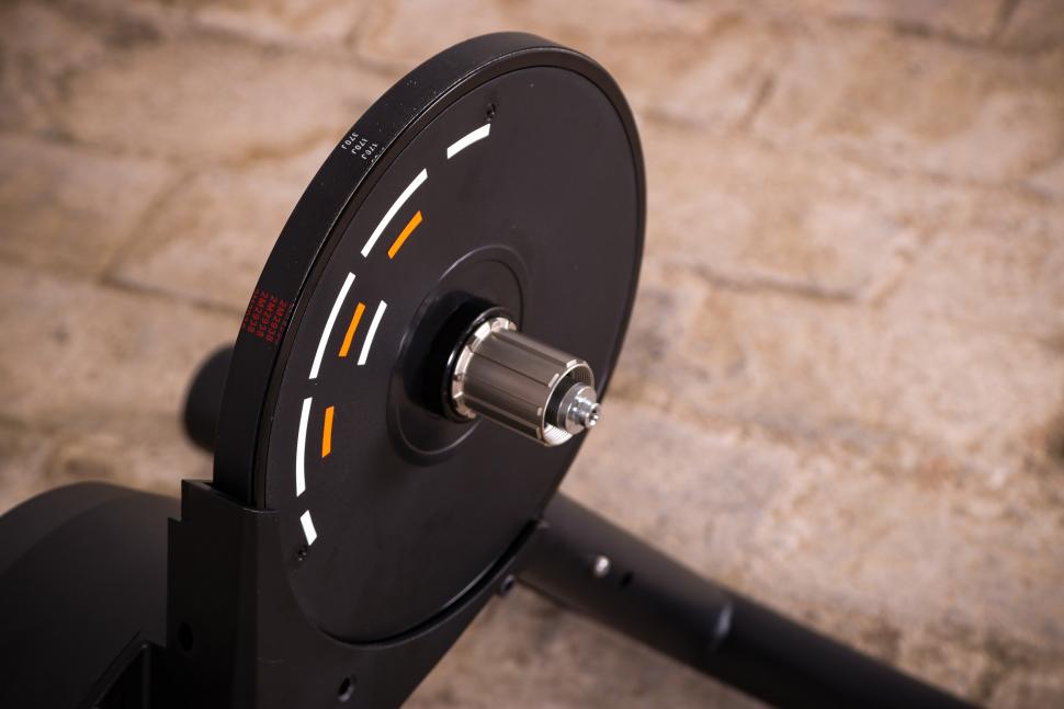 Xplova Noza S Smart Trainer - detail.jpg