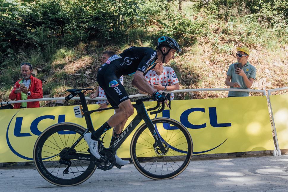 2022 tdf stage 7 romain bardet foil DSM SWPix/Zac Williams