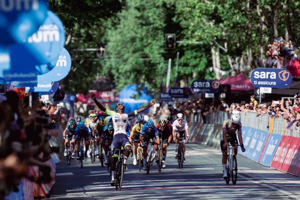 Biniam Girmay 2022 Giro d'Italia (Zac Williams/SWpix.com)