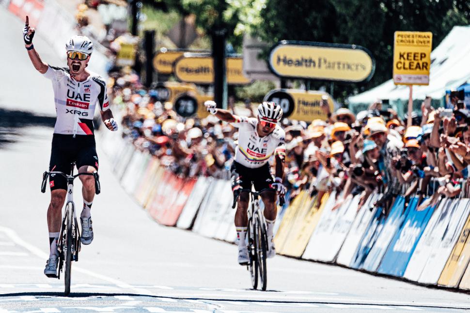 Jay Vine wins 2026 Tour Down Under stage two as UAE teammate Jhonathan Narvaez finishes second