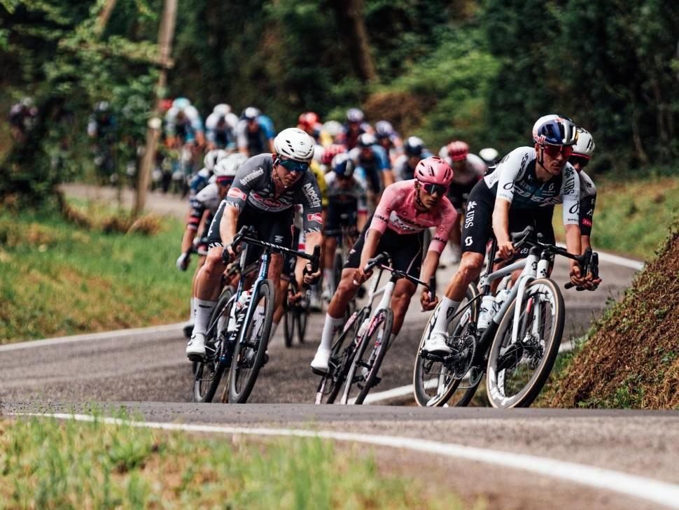 Tom Pidcock descending during stage 13, 2025 Giro d&rsquo;Italia 