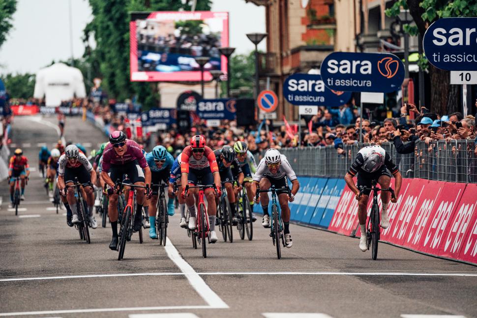 Pascal Ackermann beats Jonathan Milan and Mark Cavendish on stage 11 of the 2023 Giro d’Italia (Zac Williams/SWpix.com)