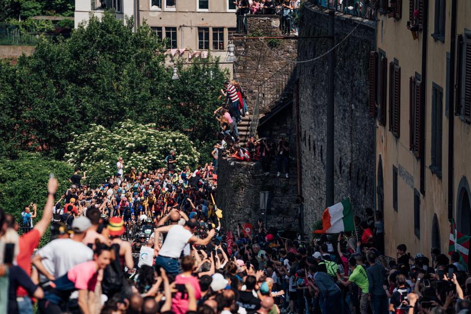 2023 Giro d'Italia stage 15 Bergamo (Zac Williams/SWpix.com)