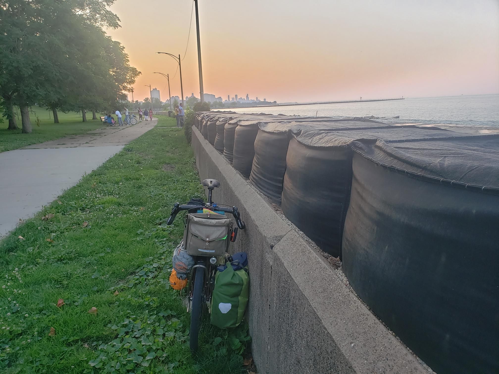 https://cdn.road.cc/wp-content/uploads/roadcc/sunsetchicago.jpg