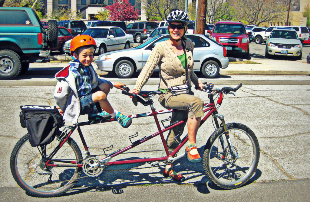 Tandem with kid (CC BY SA 2.0 Jeff Moser|Flickr)