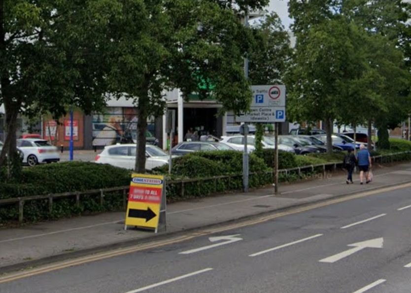 https://cdn.road.cc/wp-content/uploads/roadcc/toolstation-sign-blockign-station-road.jpg