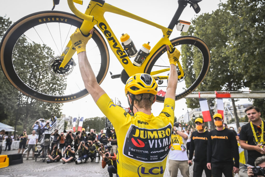 2023 Vingegaard yellow Tour de France bike pic A.S.O Pauline Ballet