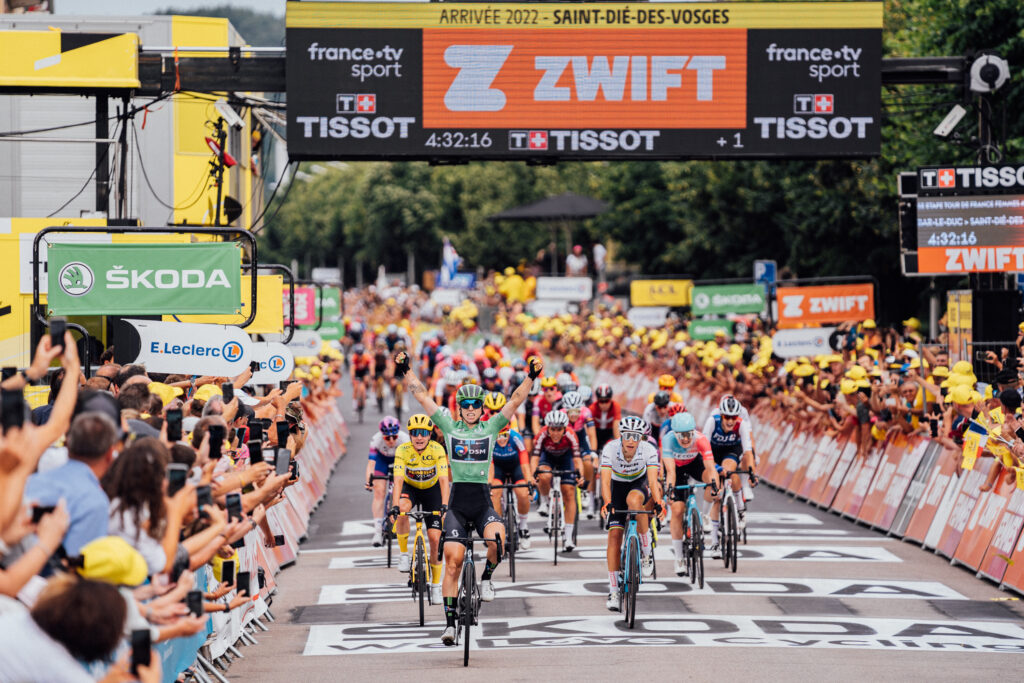 Lorena Wiebes wins stage six, 2022 Tour de France Femmes